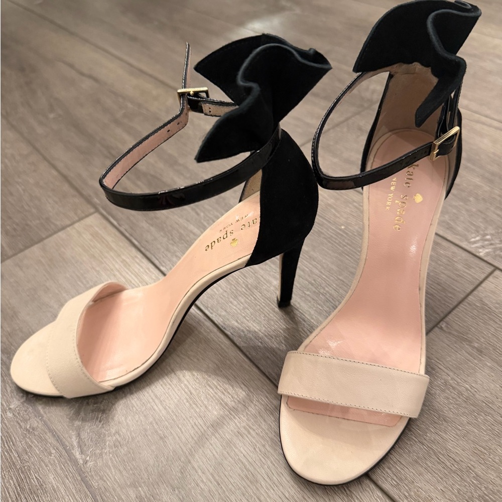 Kate Spade Black and Beige Heels with  Accent - Picture 3 of 5